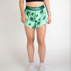 Chicknlegs Sea Turtle 4” Split Shorts Green Medium NWT